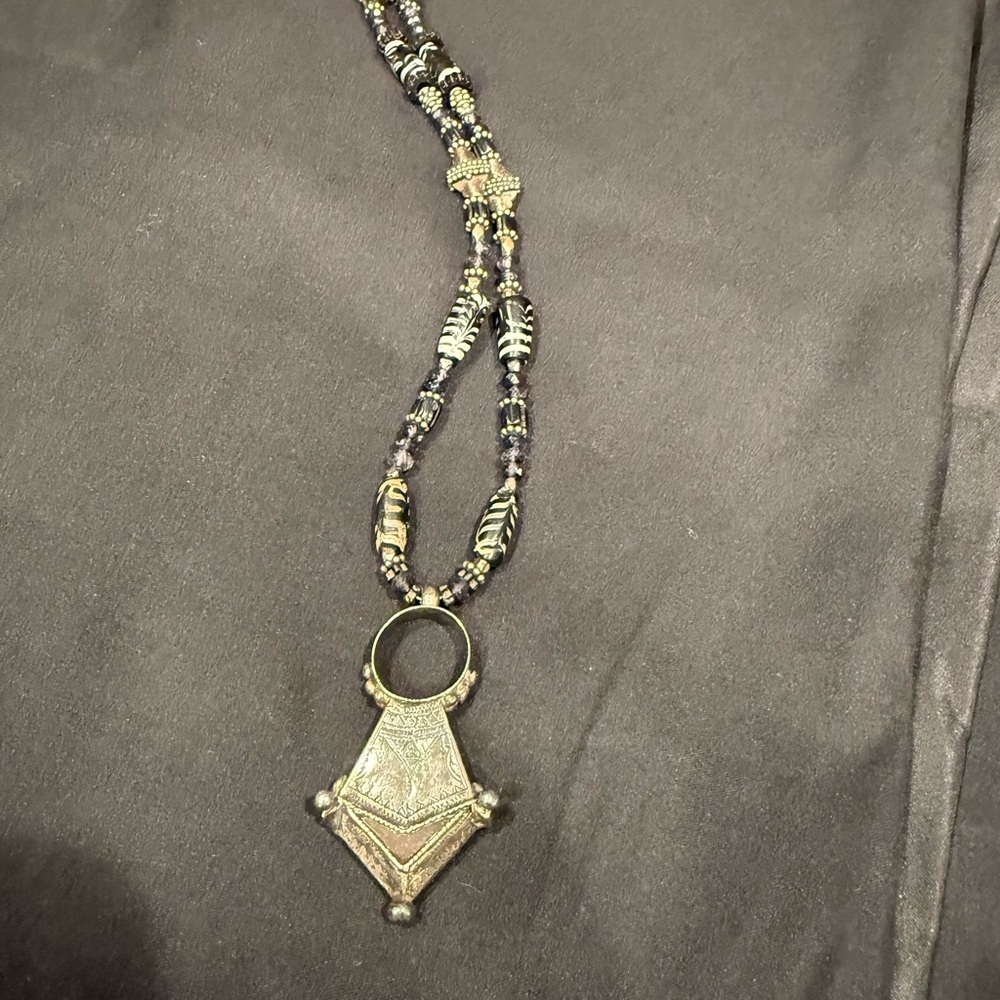 Tuareg Silver and Agate Tanfouk Necklace, Moroccan Berber Necklace Tribal - Picture 4 of 12